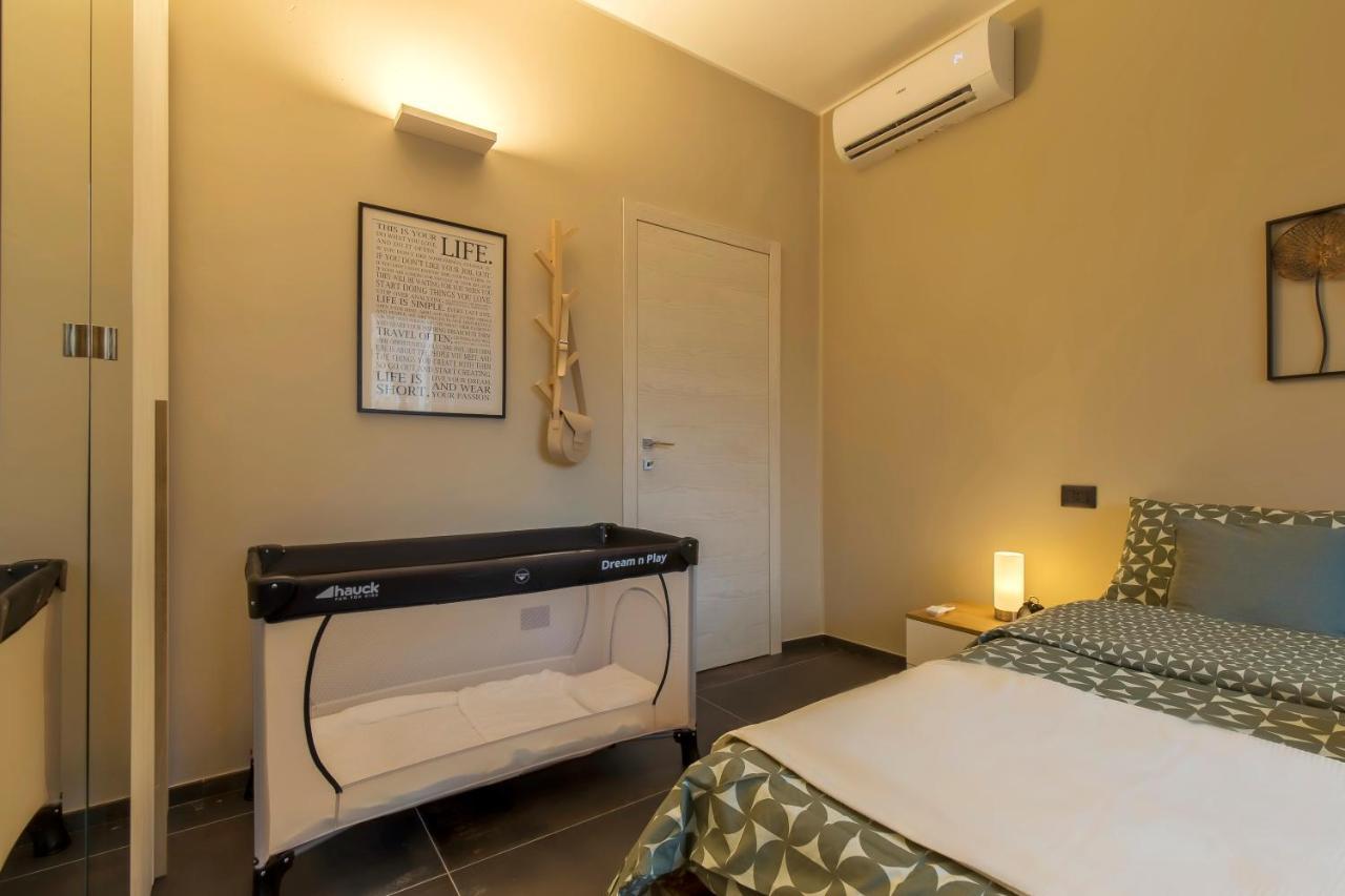 Modern & Bright 2 Bedroom Flat 50M From M4 Stop Milan Exterior photo