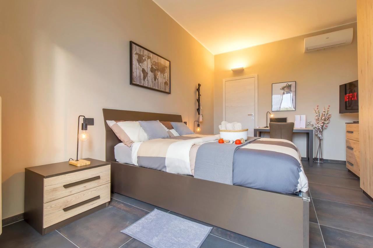 Modern & Bright 2 Bedroom Flat 50M From M4 Stop Milan Exterior photo