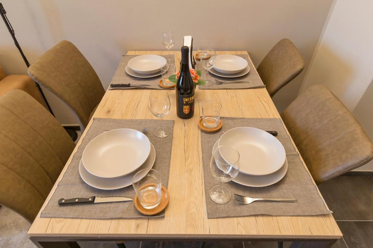 Modern & Bright 2 Bedroom Flat 50M From M4 Stop Milan Exterior photo
